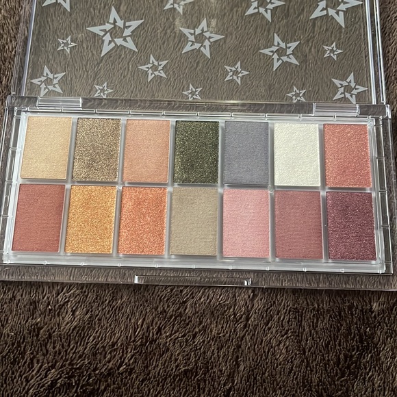 KVD Beauty Planet Fanatic Fully Recyclable Eyeshadow Palette - Picture 5 of 8